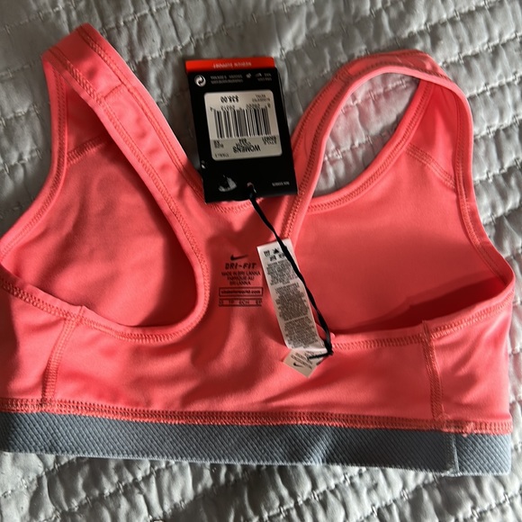 Nike sport bra, new - Picture 5 of 6